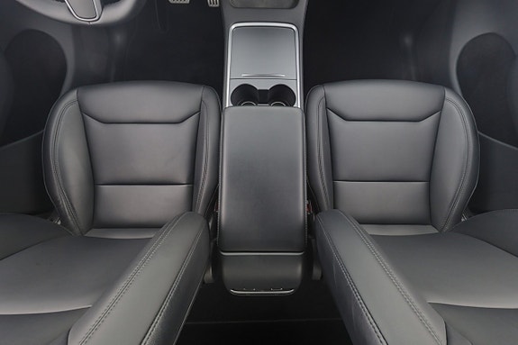 Tesla Model Y 14 of 23