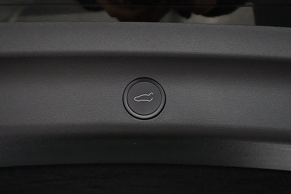 Tesla Model Y 23 of 23