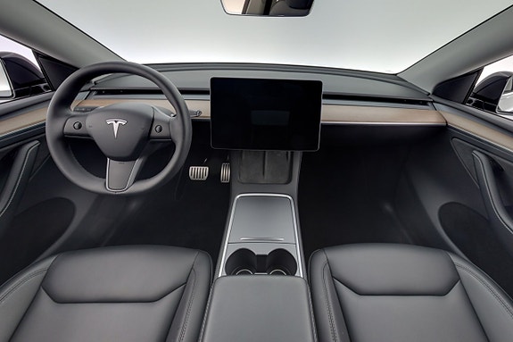 Tesla Model Y 13 of 23