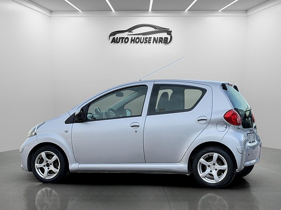 Toyota Aygo 7 of 20