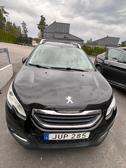 Peugeot 2008 2 of 9
