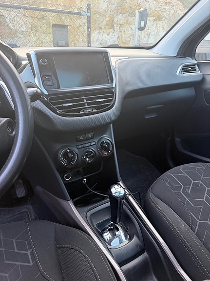 Peugeot 2008 10 of 13
