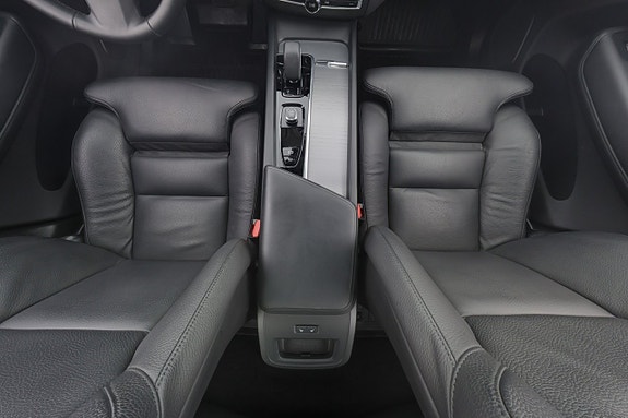 Volvo XC60 14 of 27
