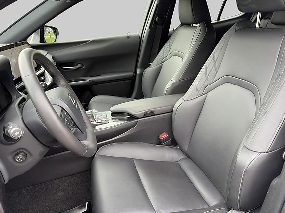 Lexus UX300h 20 of 25
