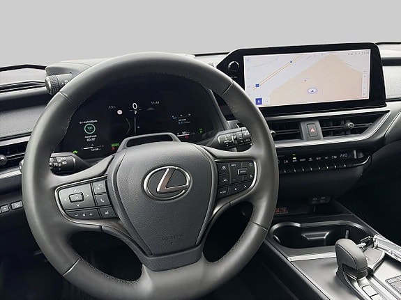 Lexus UX300h 16 of 25