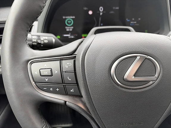Lexus UX300h 18 of 25