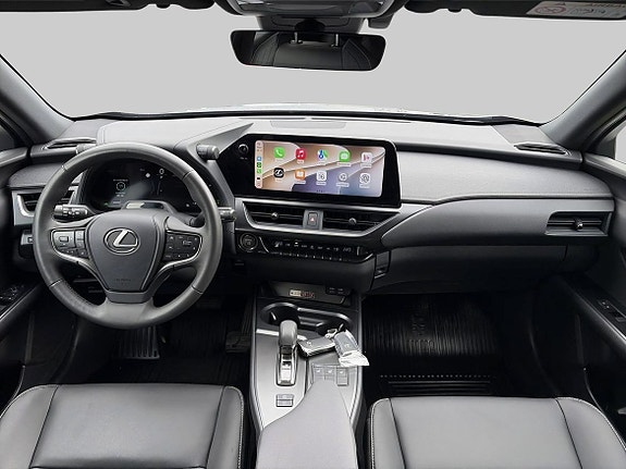Lexus UX300h 8 of 25