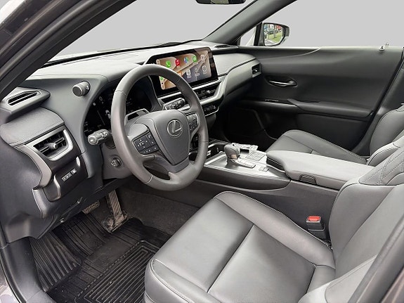 Lexus UX300h 10 of 25