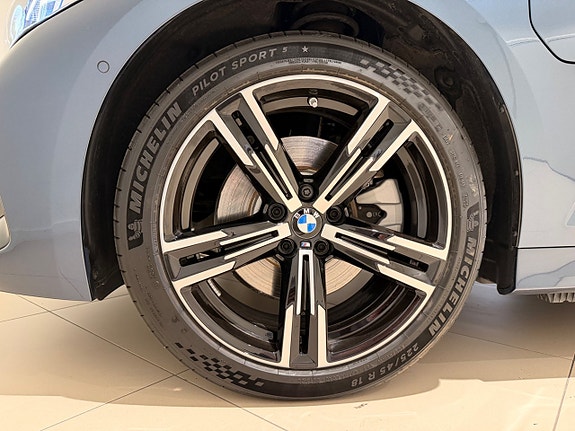 BMW 330e 16 of 17