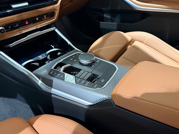 BMW 330e 5 of 17