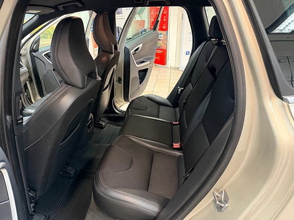 Volvo XC60 13 of 13