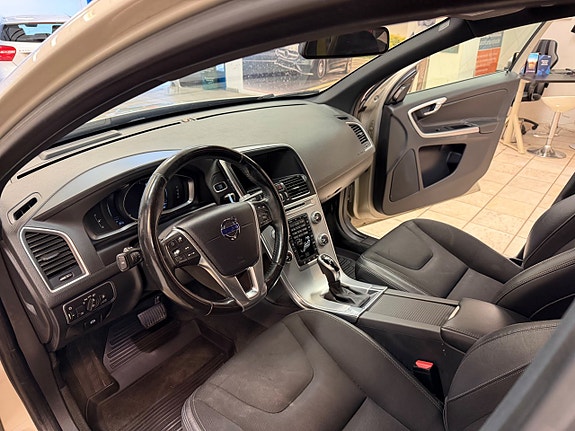 Volvo XC60 8 of 13