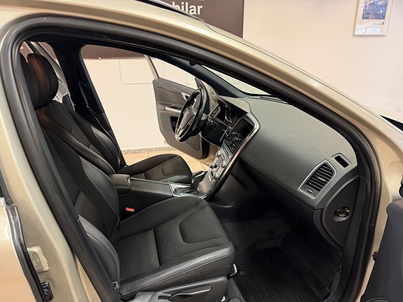 Volvo XC60 11 of 13
