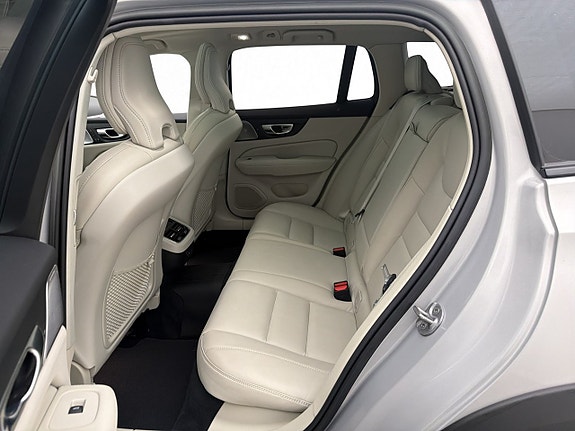 Volvo V60 Cross Country 23 of 30