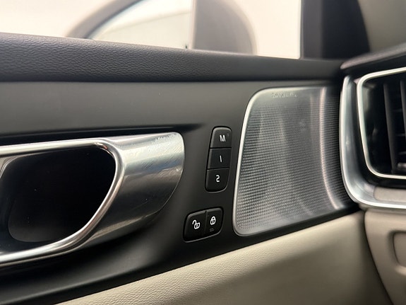 Volvo V60 Cross Country 20 of 30