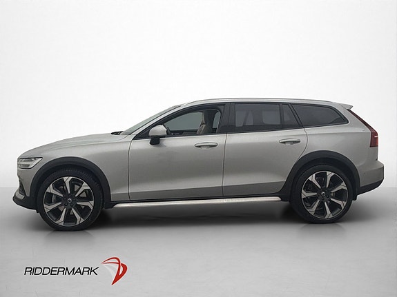 Volvo V60 Cross Country 4 of 30