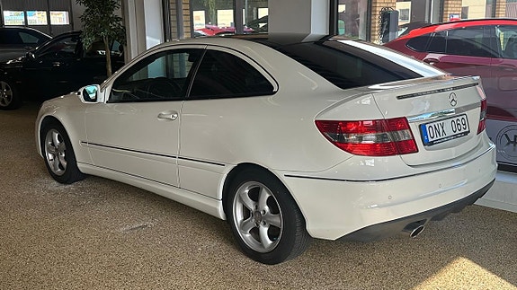 Mercedes-Benz CLC200 2 of 11
