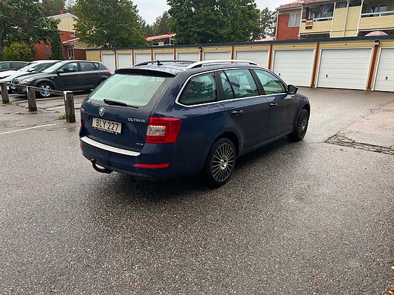 Skoda Octavia 3 of 5