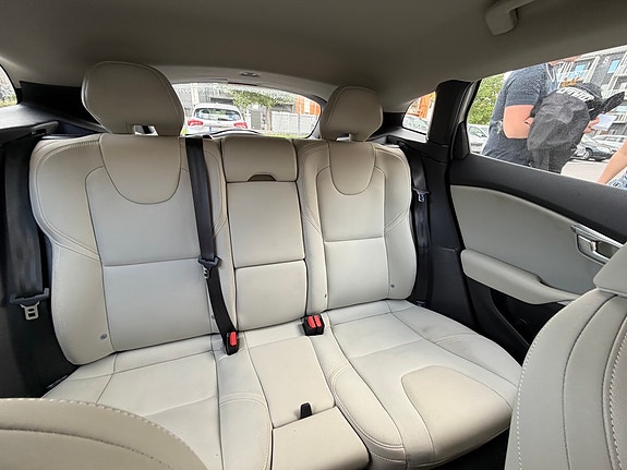Volvo V40 4 of 7