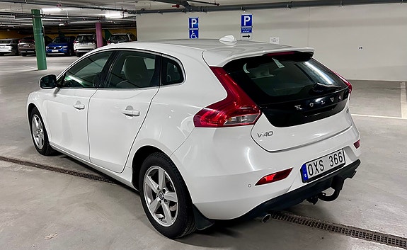 Volvo V40 2 of 7