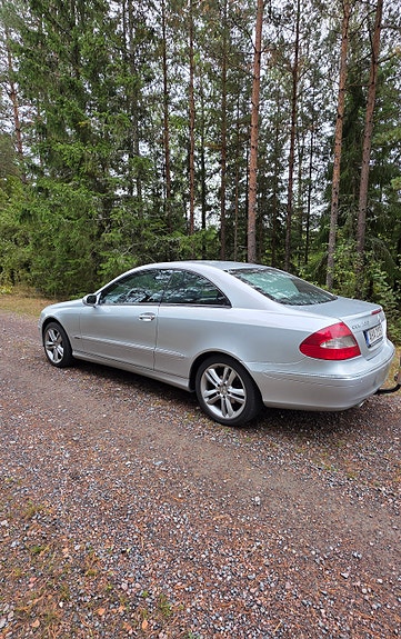 Mercedes-Benz CLK200 3 of 7