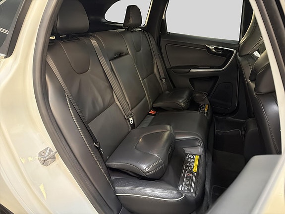 Volvo XC60 17 of 29