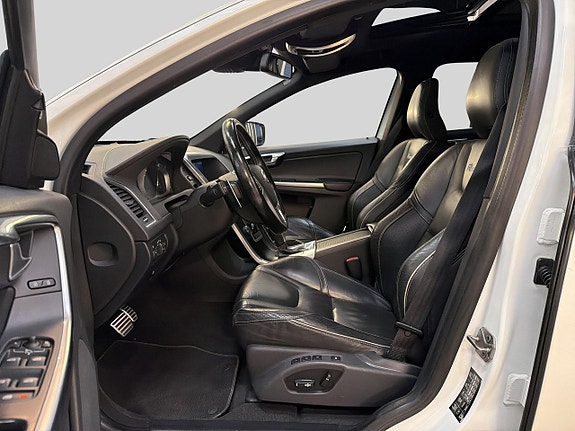 Volvo XC60 8 of 29