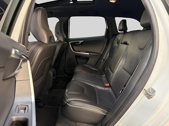Volvo XC60 12 of 29