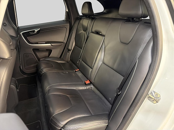Volvo XC60 13 of 29