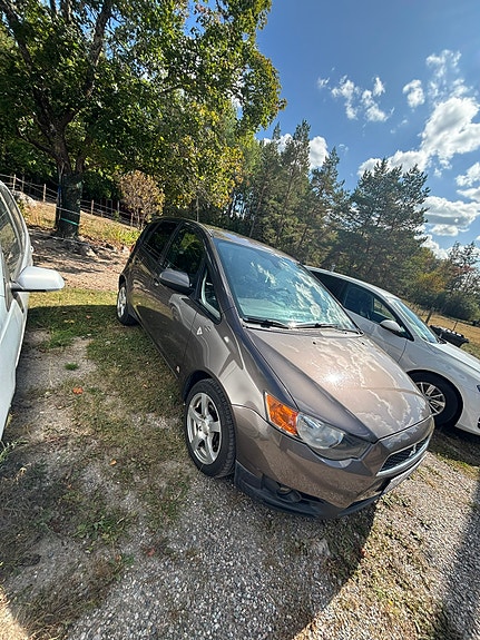 Mitsubishi Colt 2 of 5