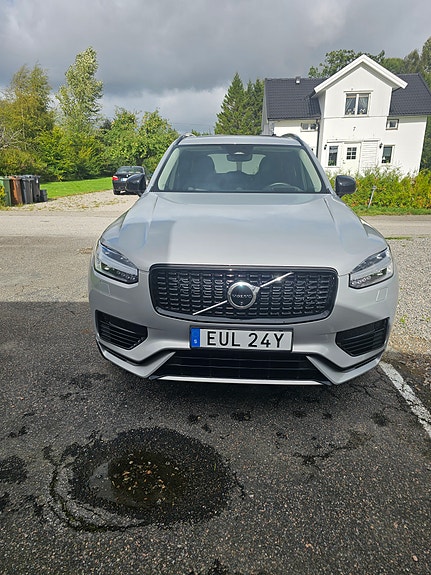 Volvo XC90 2 of 26