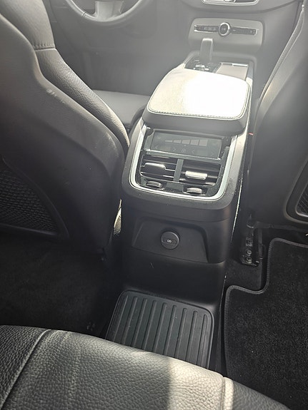 Volvo XC90 6 of 26