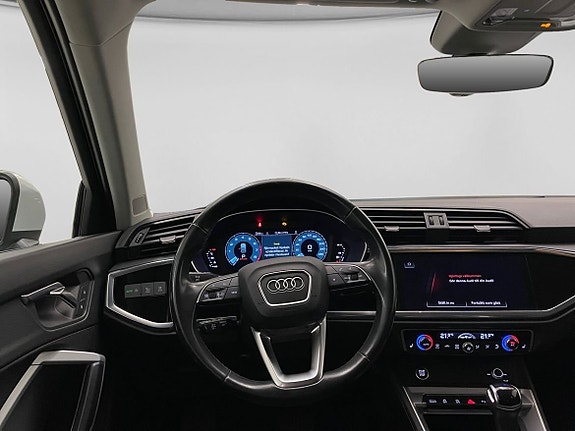Audi Q3 6 of 15