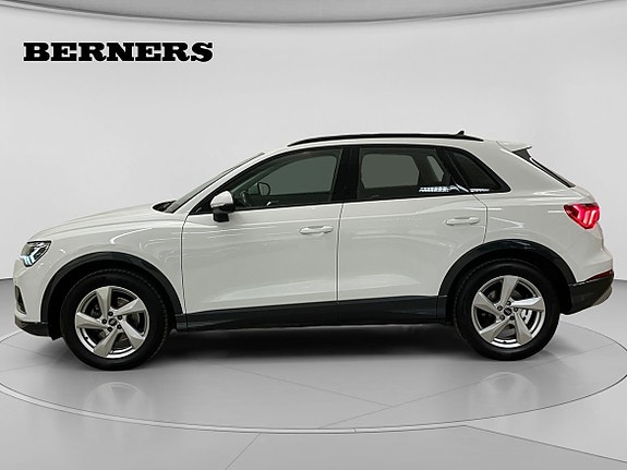 Audi Q3 2 of 15