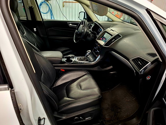 Ford S-MAX 8 of 11
