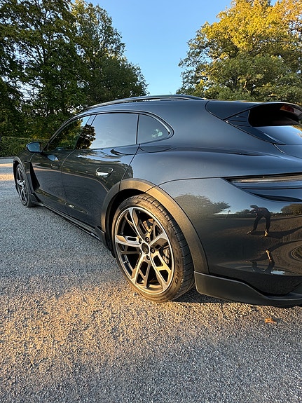 Porsche Taycan 4 3 of 5