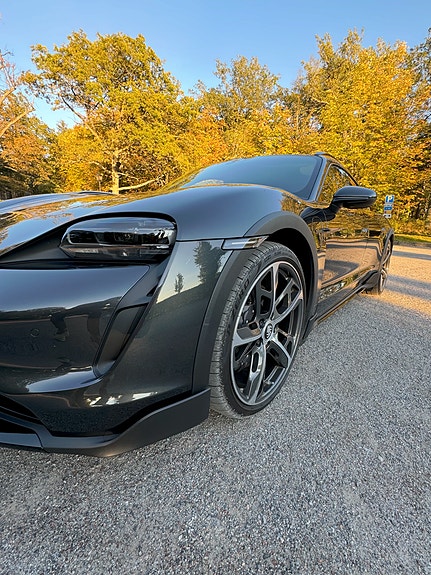 Porsche Taycan 4 2 of 5