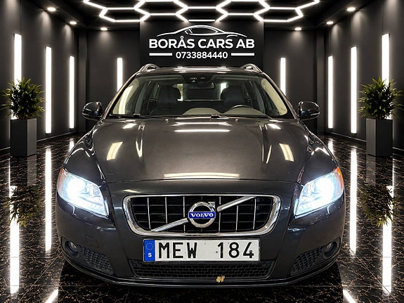 Volvo V70 2 of 13