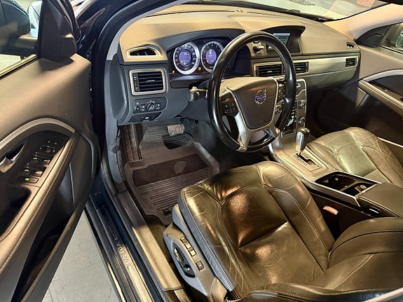 Volvo V70 8 of 13