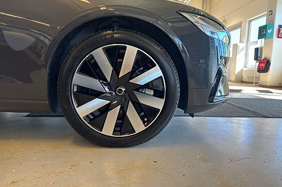 Volvo V90 24 of 30