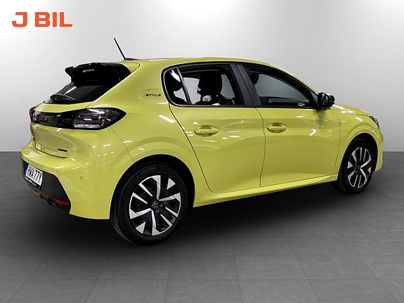 Peugeot 208 3 of 18