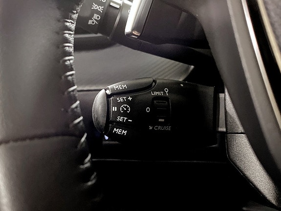 Peugeot 208 8 of 18