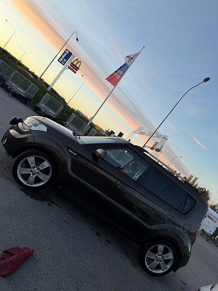 Kia Soul 2 of 7