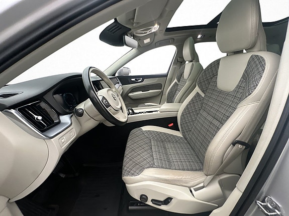 Volvo XC60 11 of 30