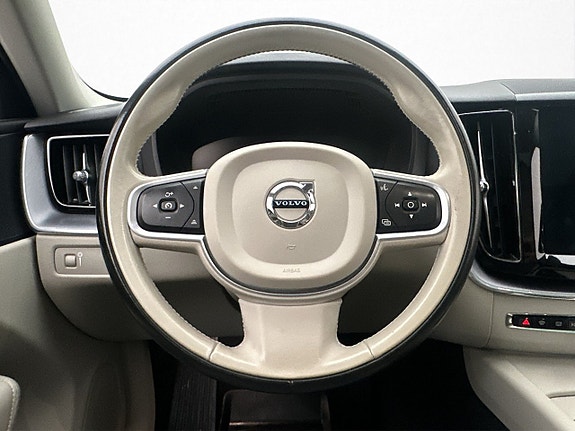 Volvo XC60 10 of 30
