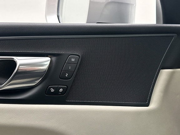 Volvo XC60 14 of 30