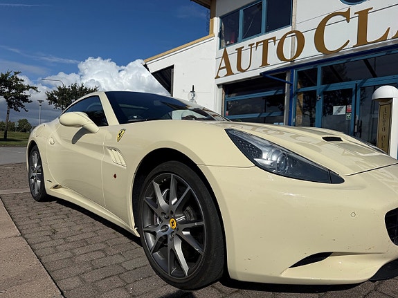 Ferrari California 2 of 9