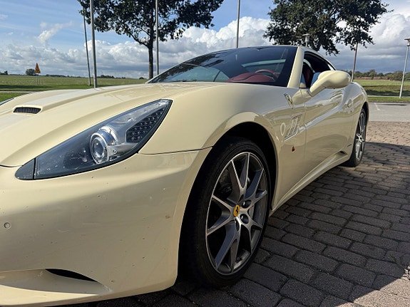 Ferrari California 3 of 9