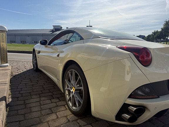 Ferrari California 5 of 9