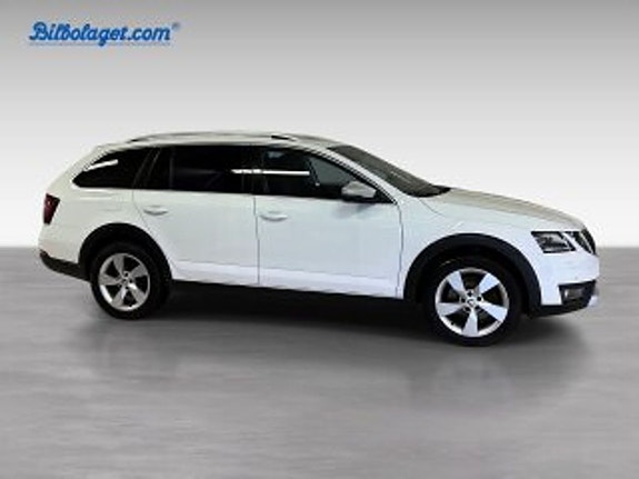 Skoda Octavia Scout 4 of 11